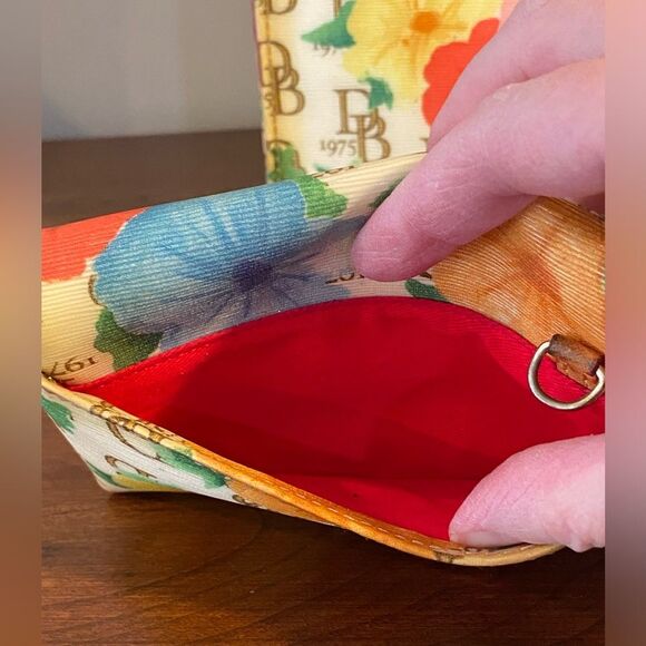 Vintage Dooney and Bourke Hibiscus Shoulder Bag & Wallet Set - Picture 7 of 15